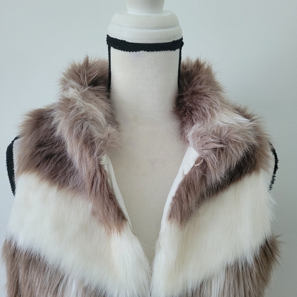White House Black Market Faux Fur Chevro Striped Vest in brown and white Size SP - Picture 12 of 16
